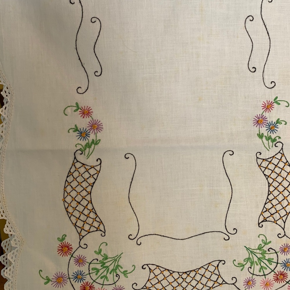 Linen table runner - Picture 3 of 4
